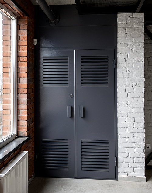 Дверь с верхней вставкой